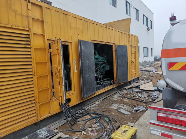 阿坝如何在发电机出租合同中约定设备的维修和保养责任？