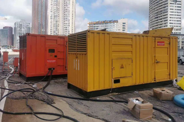 阿坝压力测试时，发电机组的燃油系统需要达到多少压力？